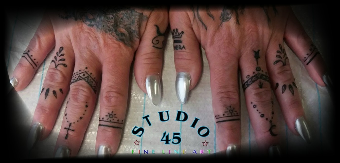 Hand & Fingertattoos Persönliche Symbole STUDIO 45
